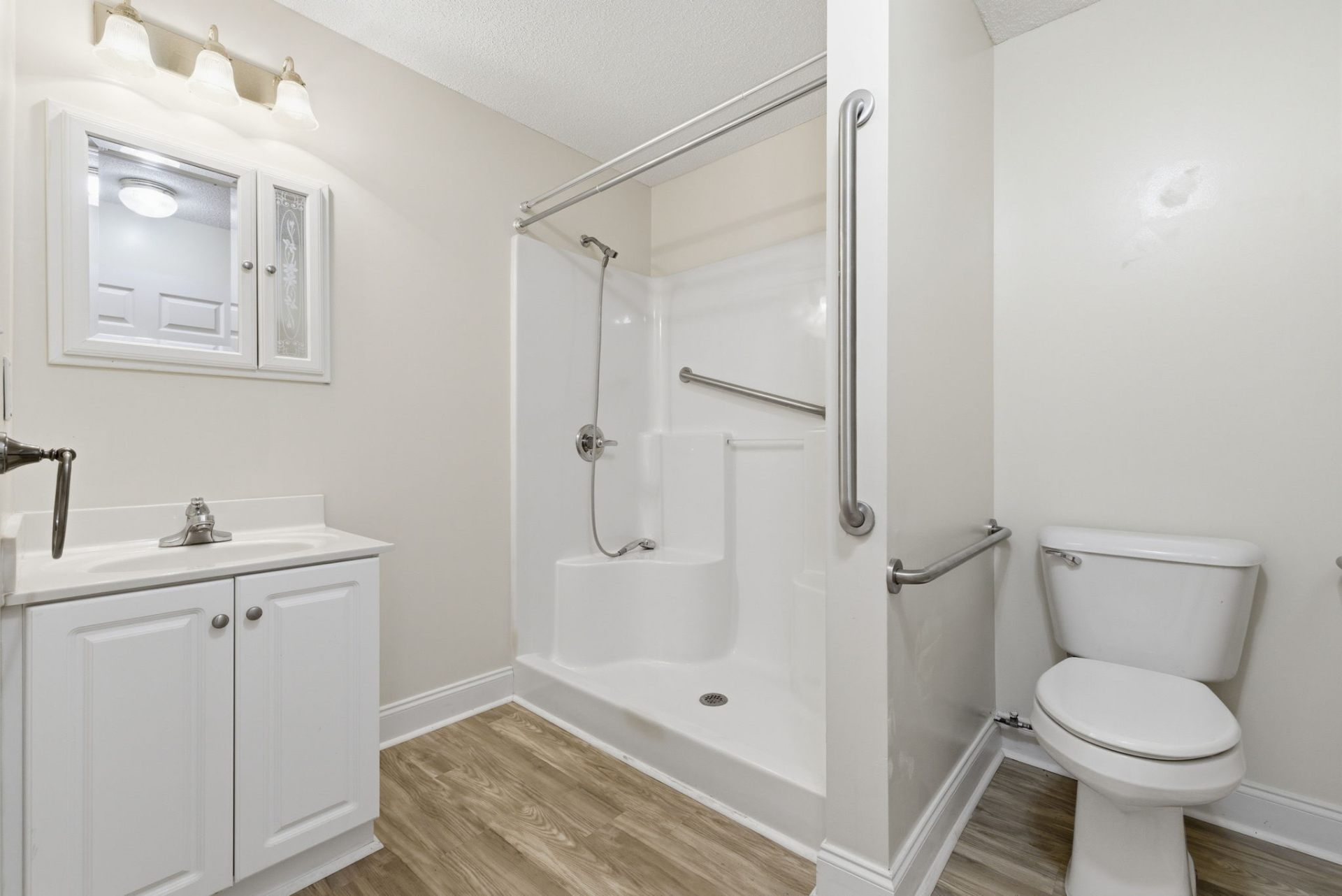 One Bedroom — Larger photo 4